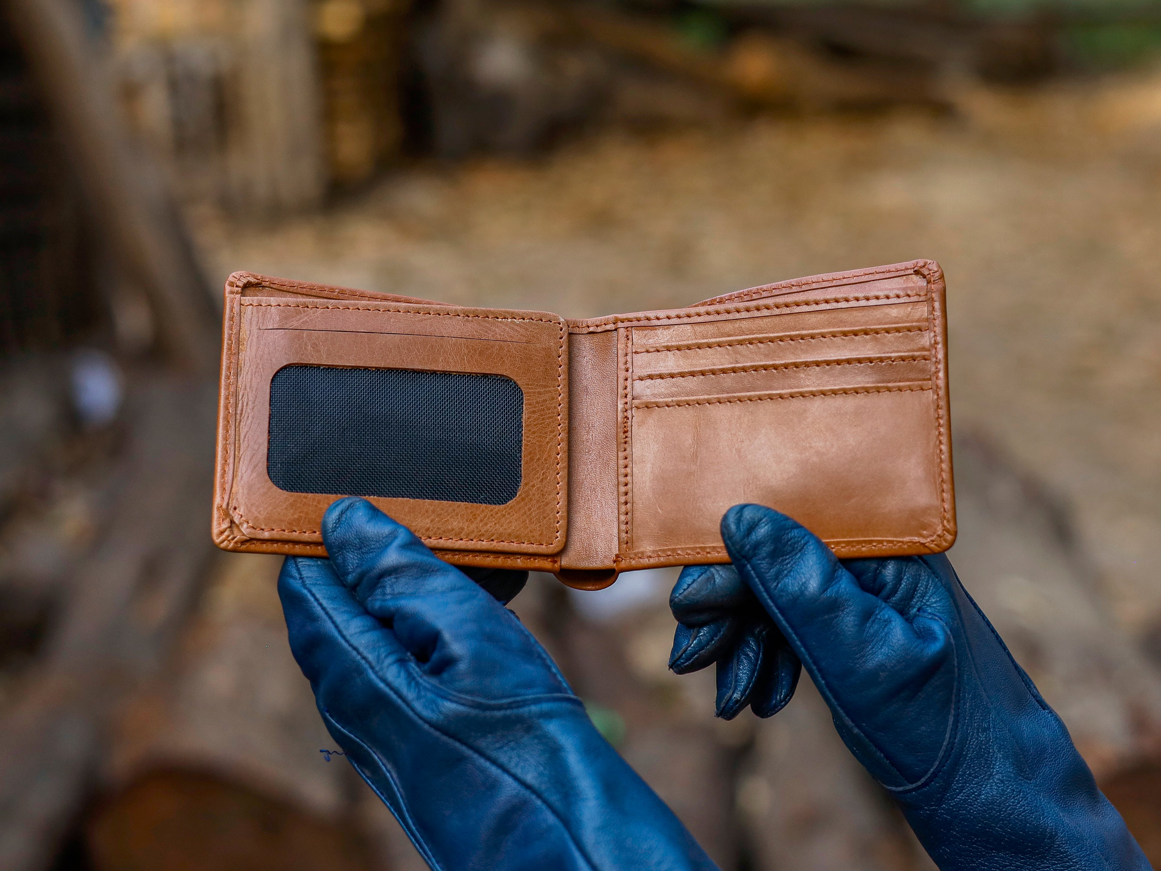 Light Brown Crazy Horse Leather Bifold Wallet – Minimalist Men’s Wallet with 6 Card Slots & 2 ID Windows | Personalized “Best Dad” Gift