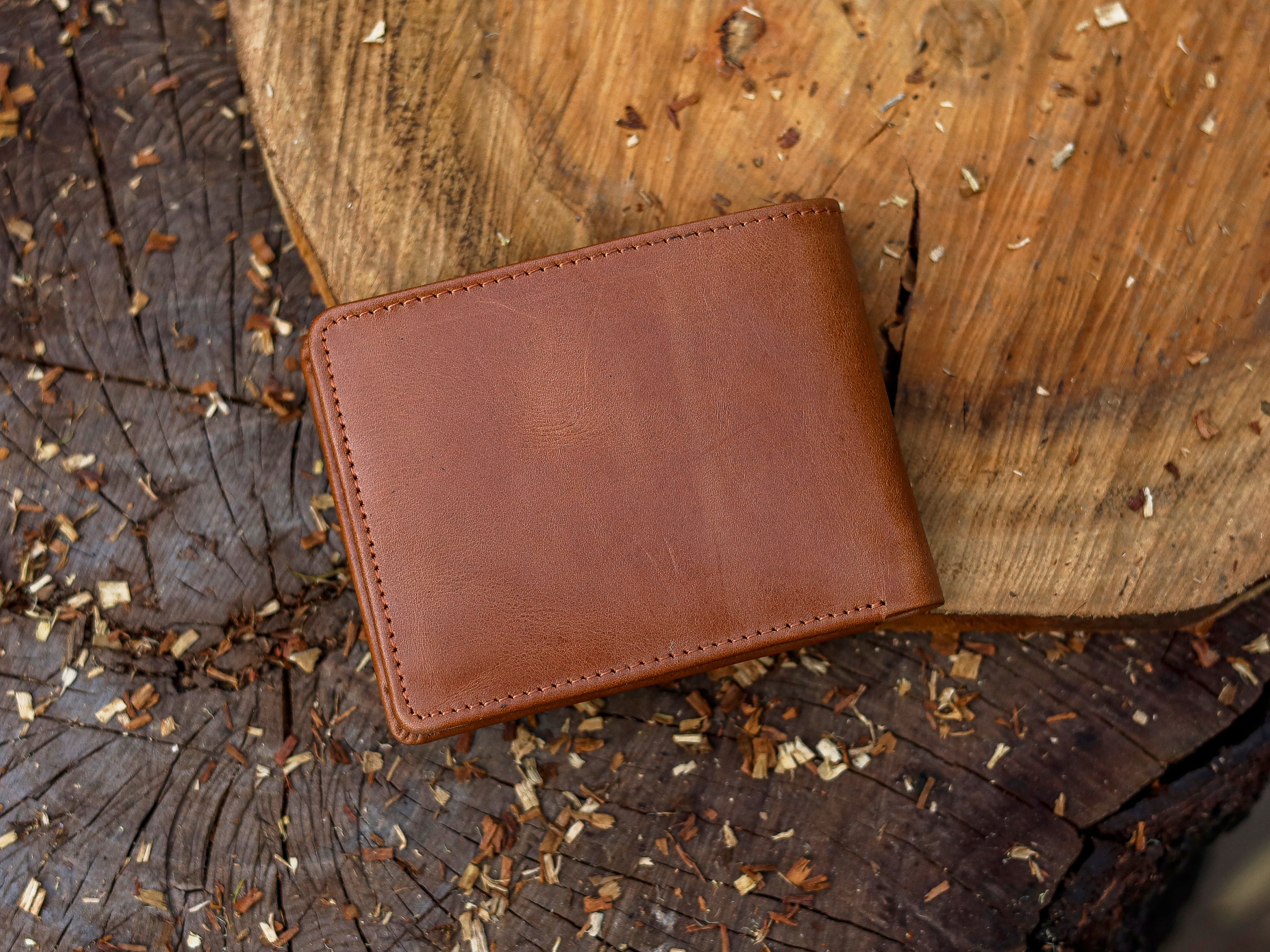 Light Brown Crazy Horse Leather Bifold Wallet – Minimalist Men’s Wallet with 6 Card Slots & 2 ID Windows | Personalized “Best Dad” Gift